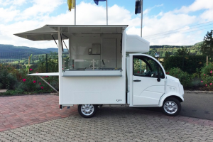 street-food-cart-freddymobil-for-repen-sausages